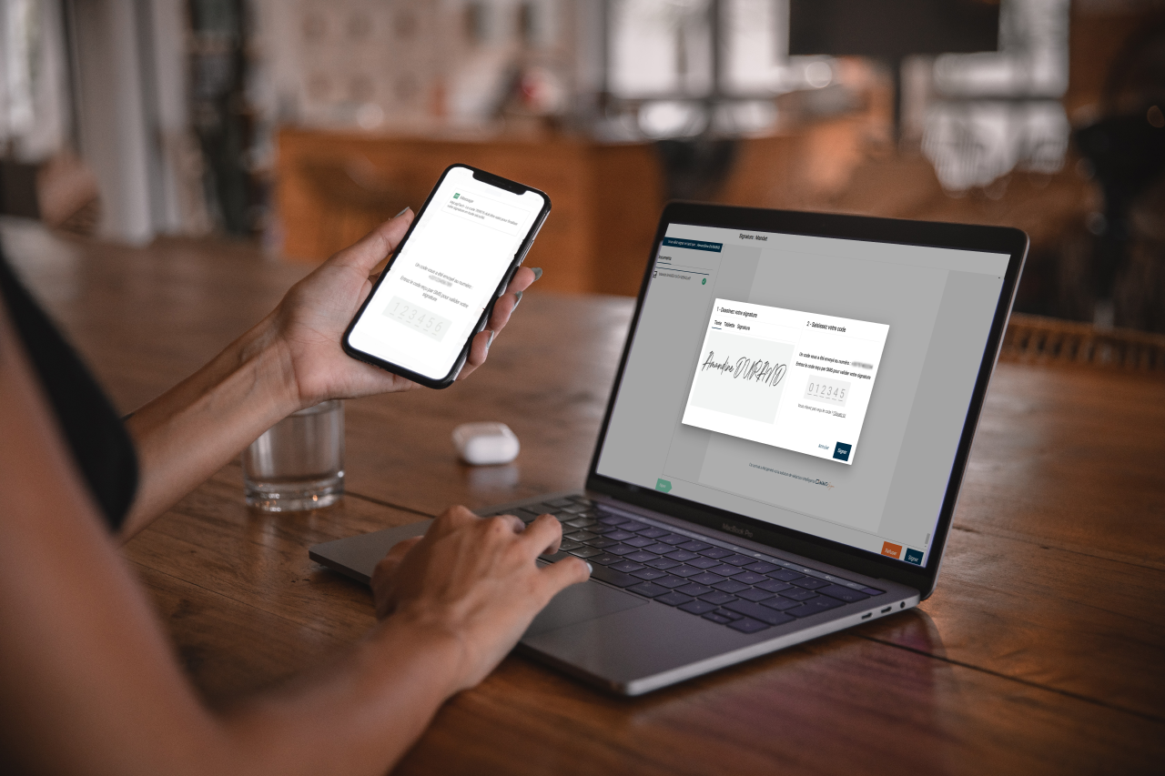 Signature électronique des actes et contrats Signature électronique sur un PC avec le code OTP reçu sur un smartphone